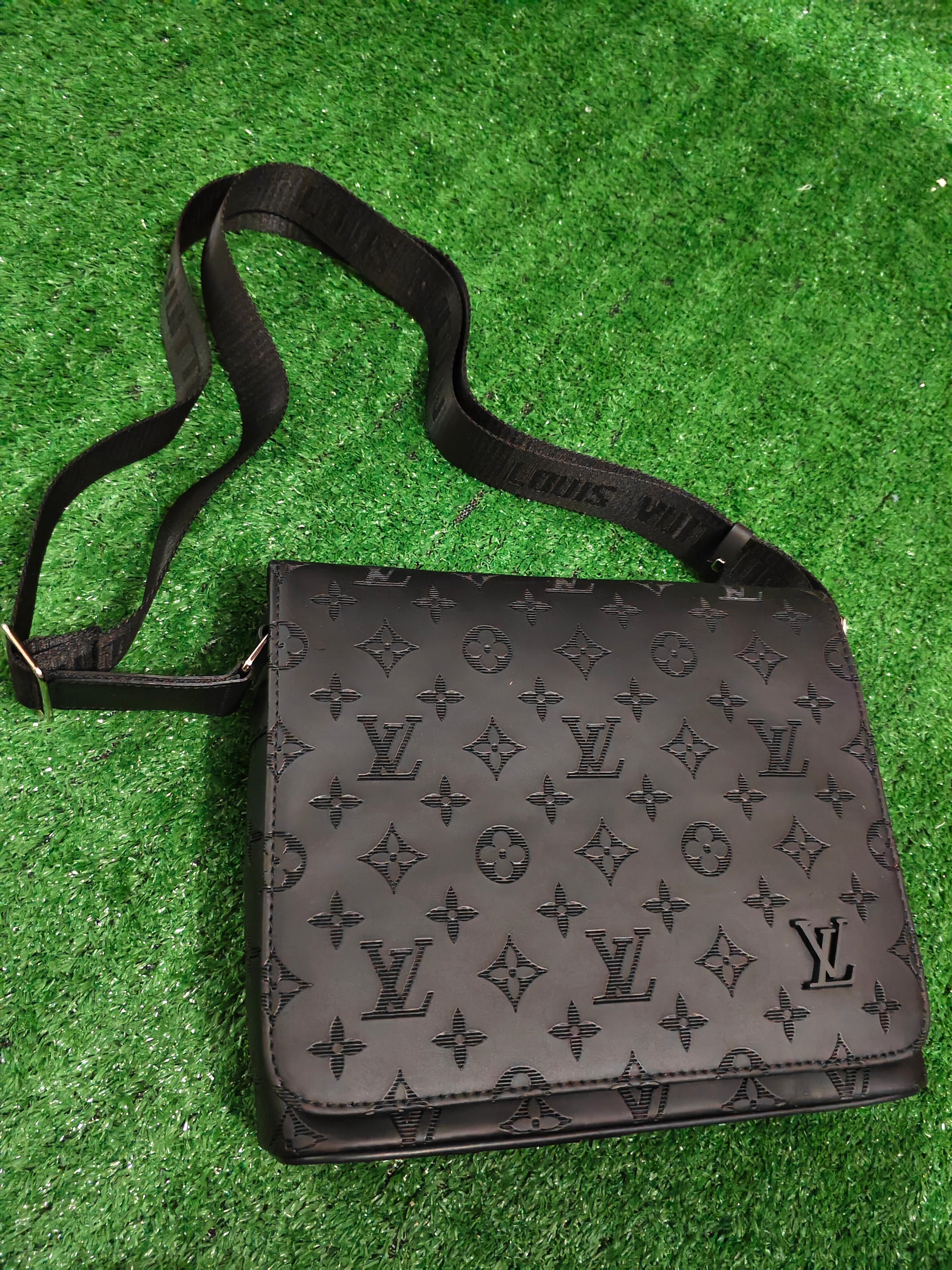 Sacoche Lv Monogram Eclipse - gravé