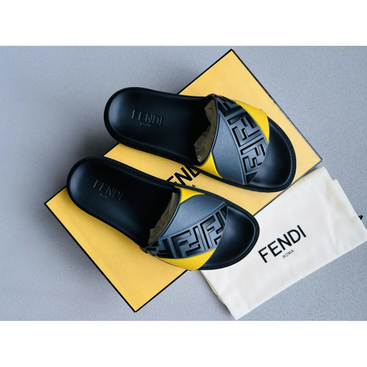 Claquettes Fendi